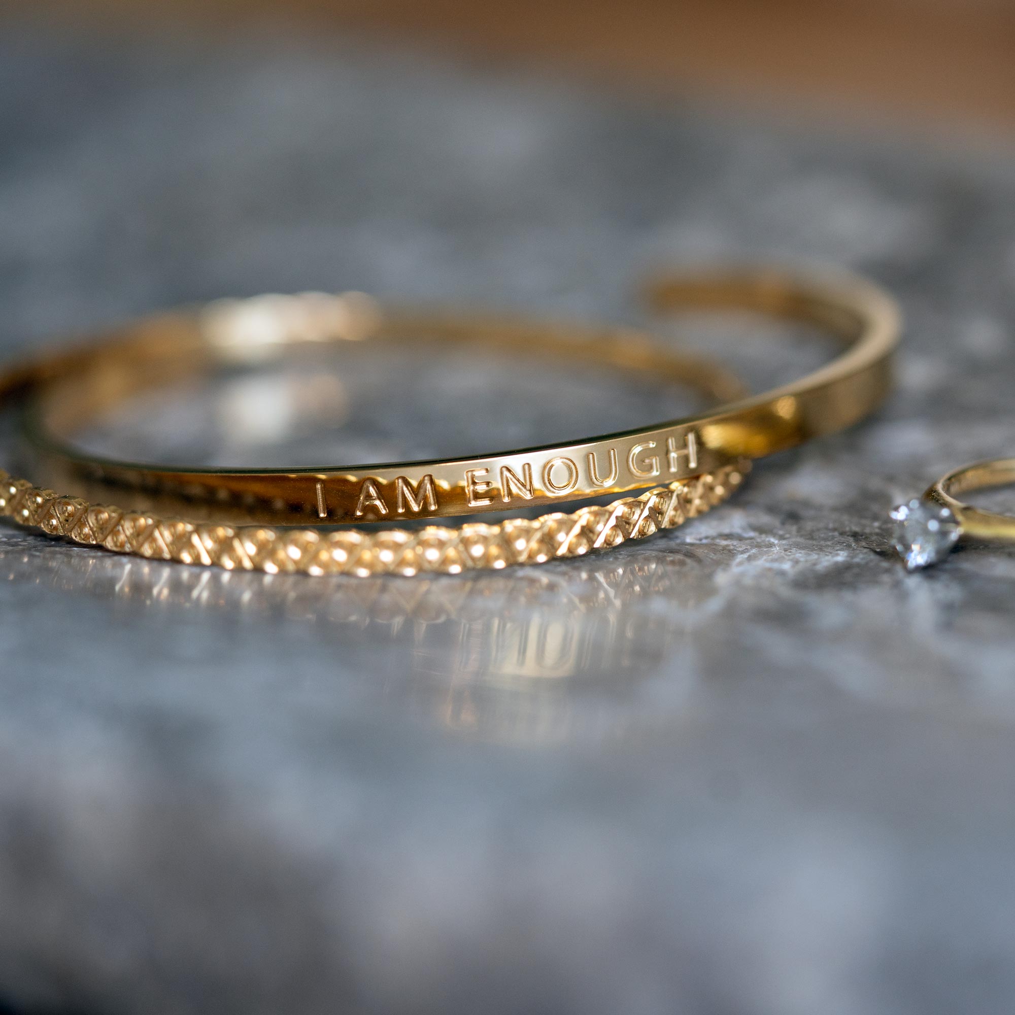 Offener Armreif »Kraftschmuck« mit Spruch