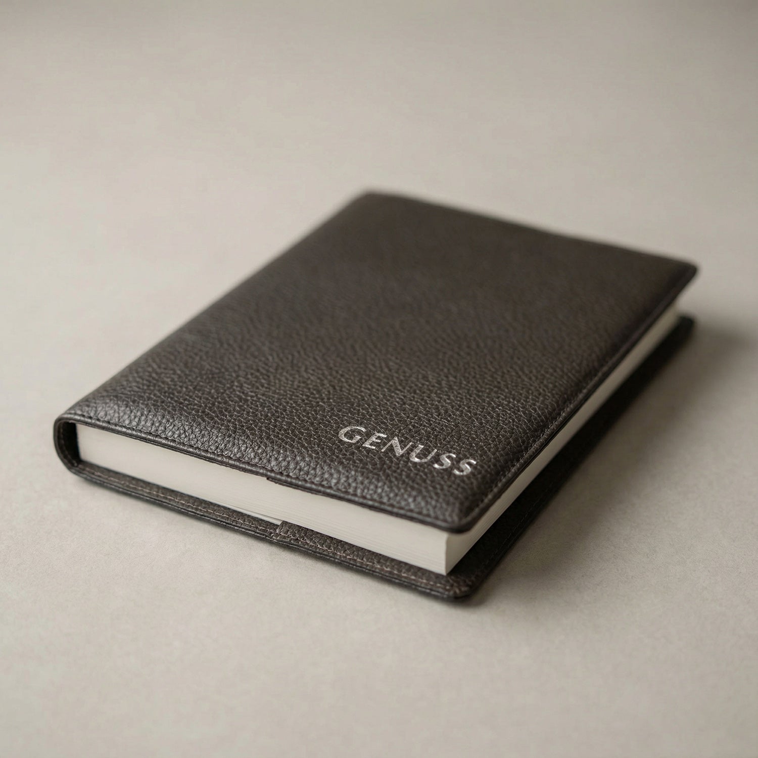 Buchhülle mit horizontaler Prägung