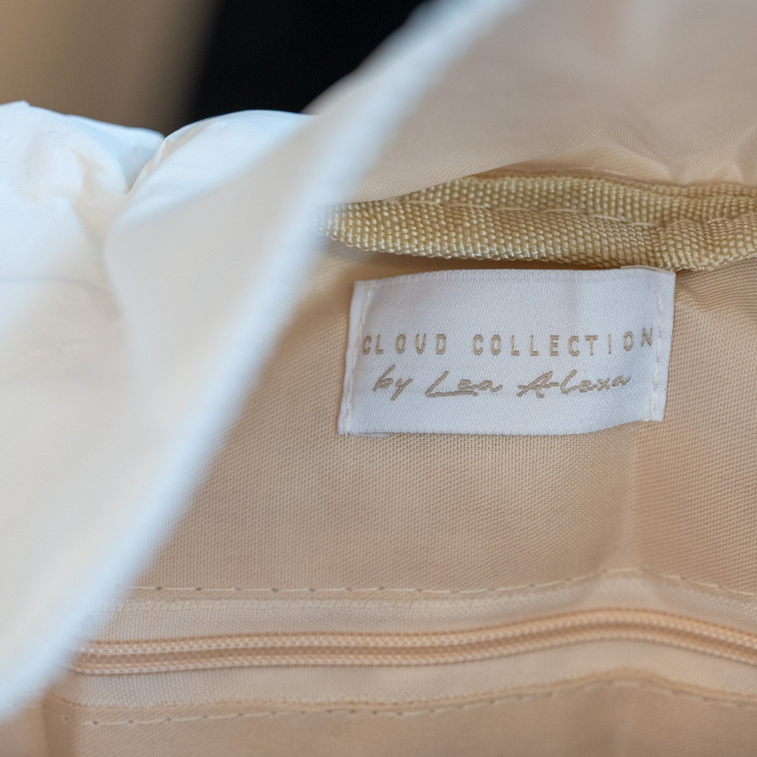 -50% B-Ware Schultertasche »The Cloud Bag« ☁️