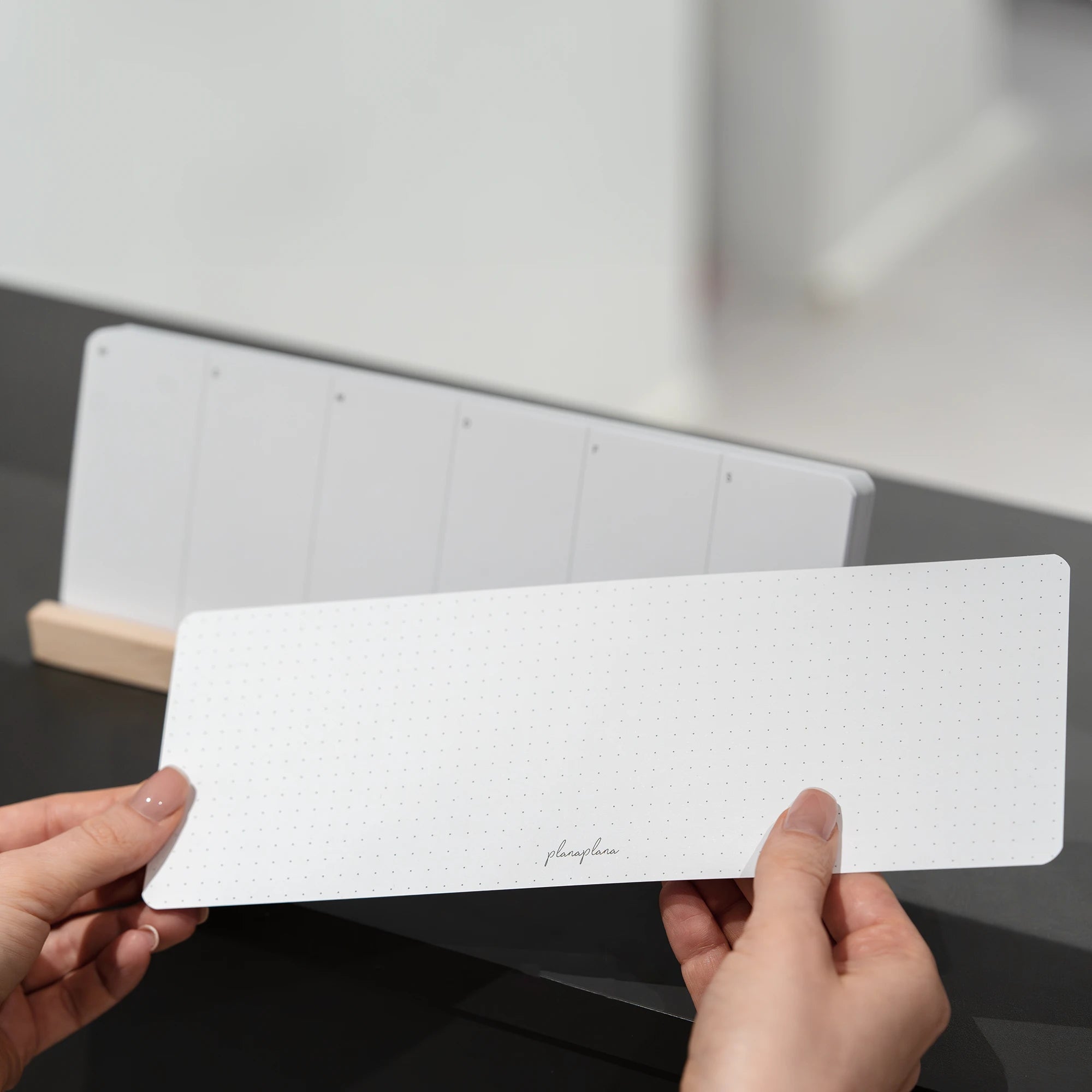 Desk Planner (Holzsockel mit Karten nach Wahl)