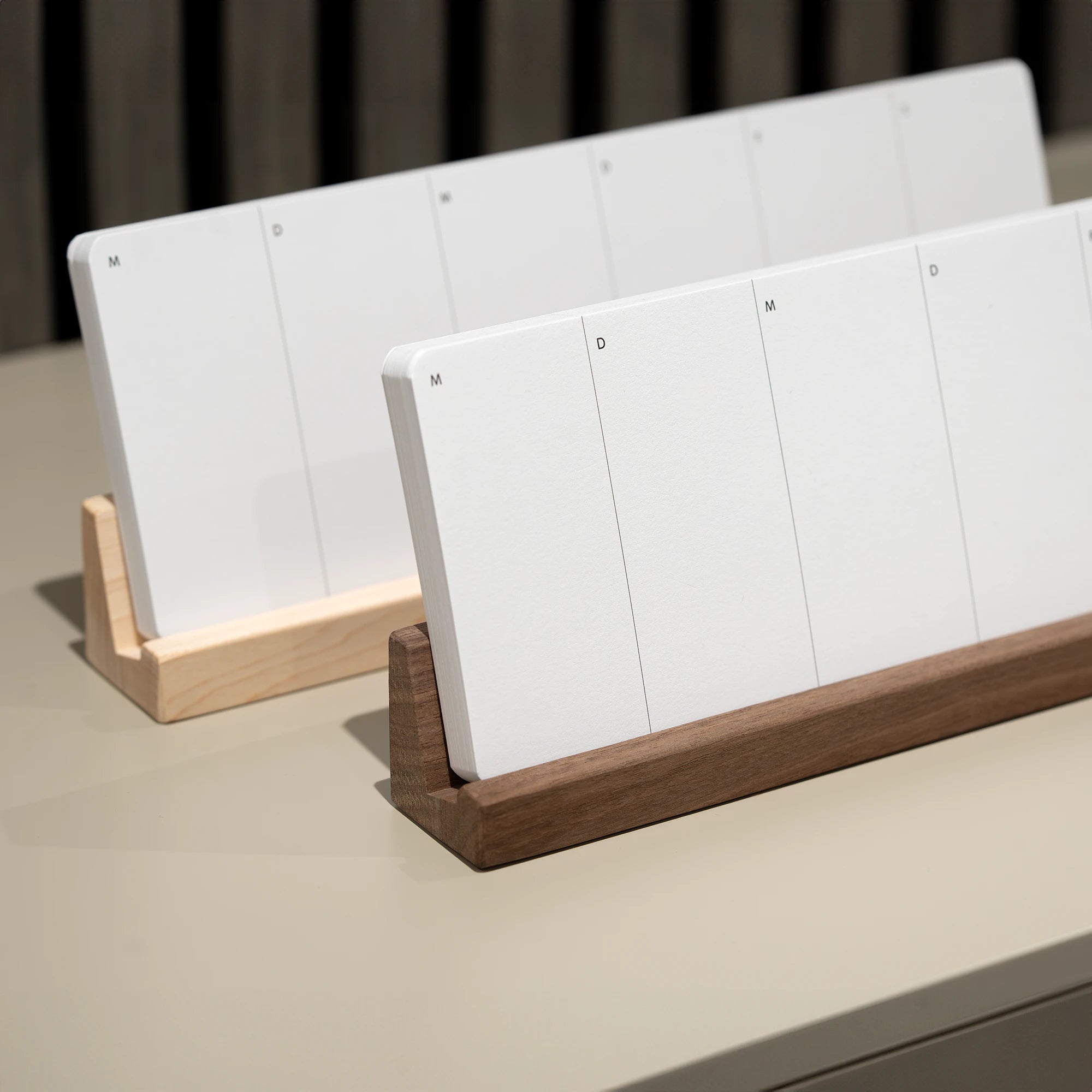 Desk Planner (Holzsockel mit Karten nach Wahl)