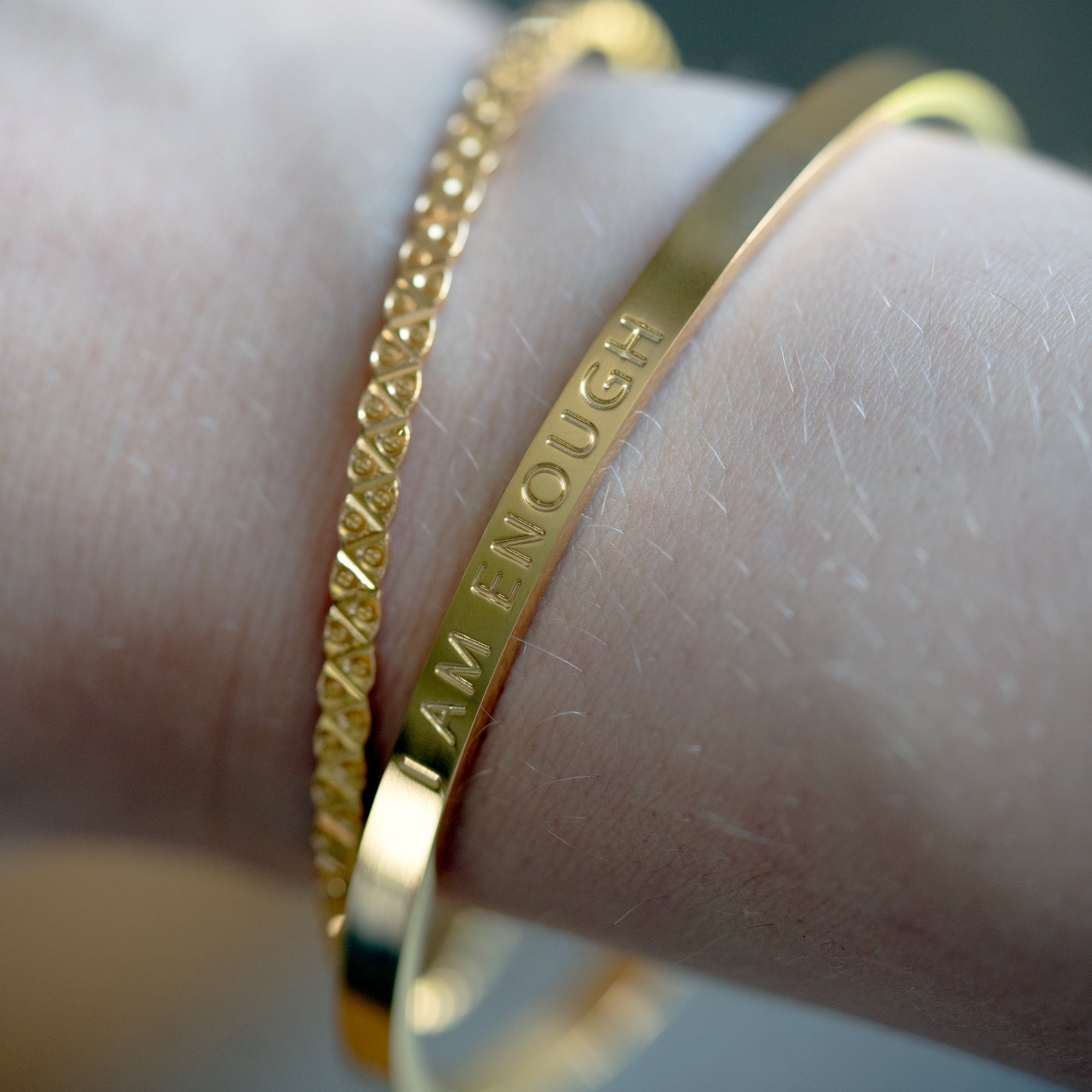 Offener Armreif »Kraftschmuck« mit Spruch