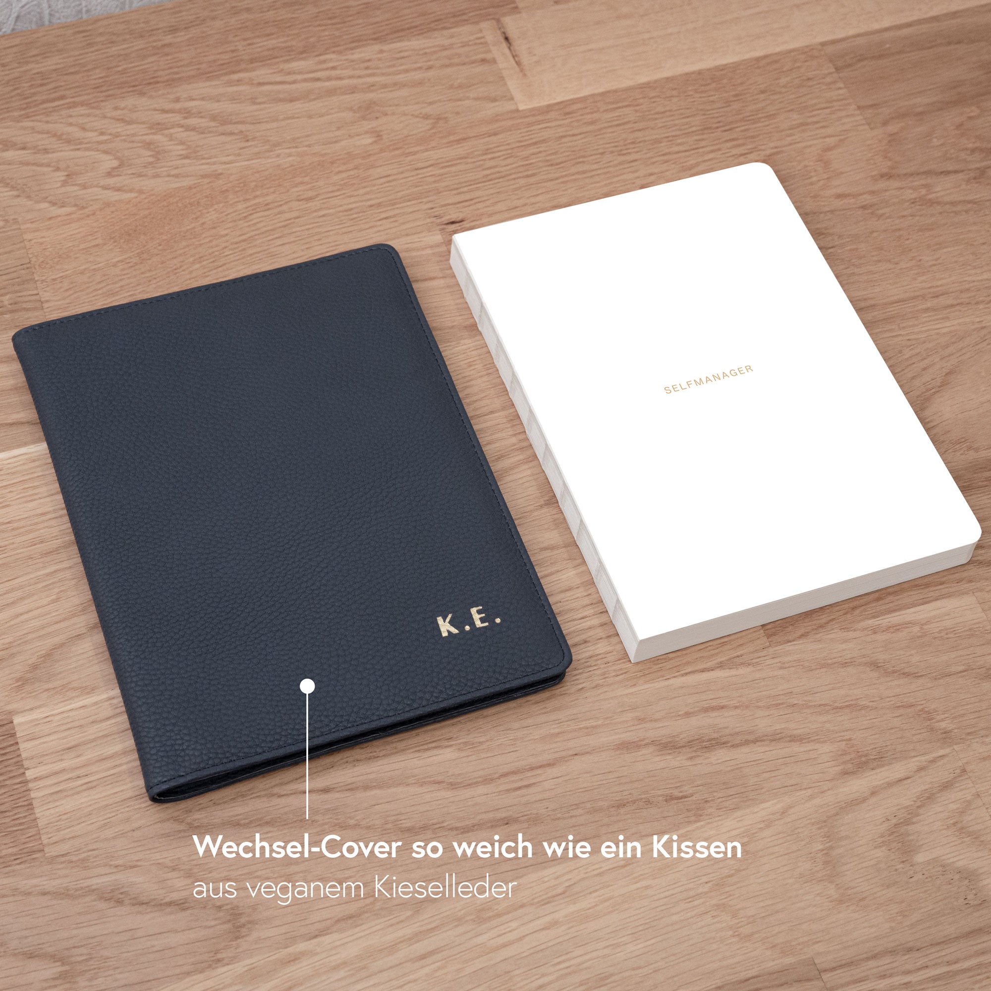 Buchhülle mit horizontaler Prägung