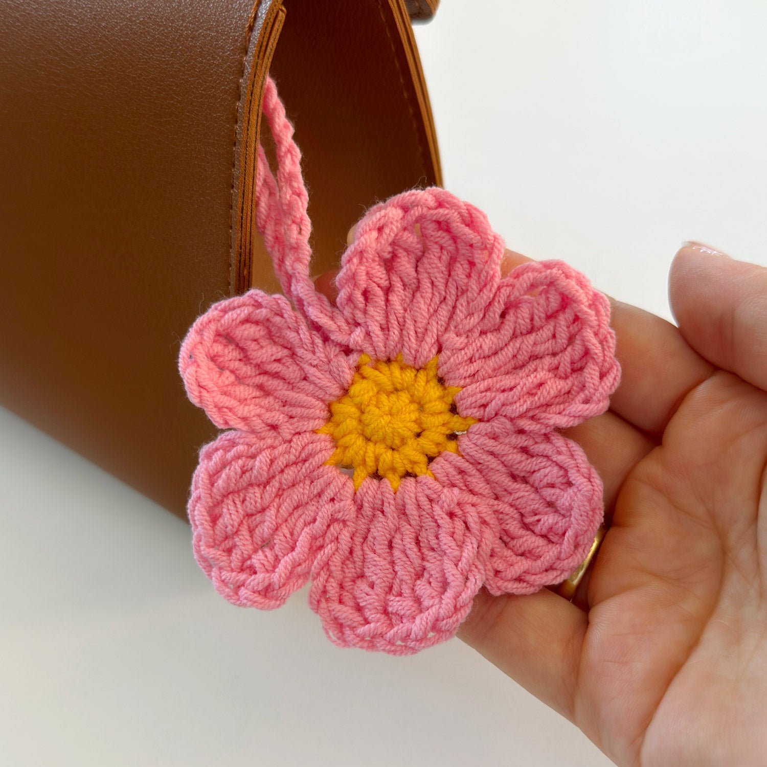 Gehäkelter Taschenanhänger »Rosie«