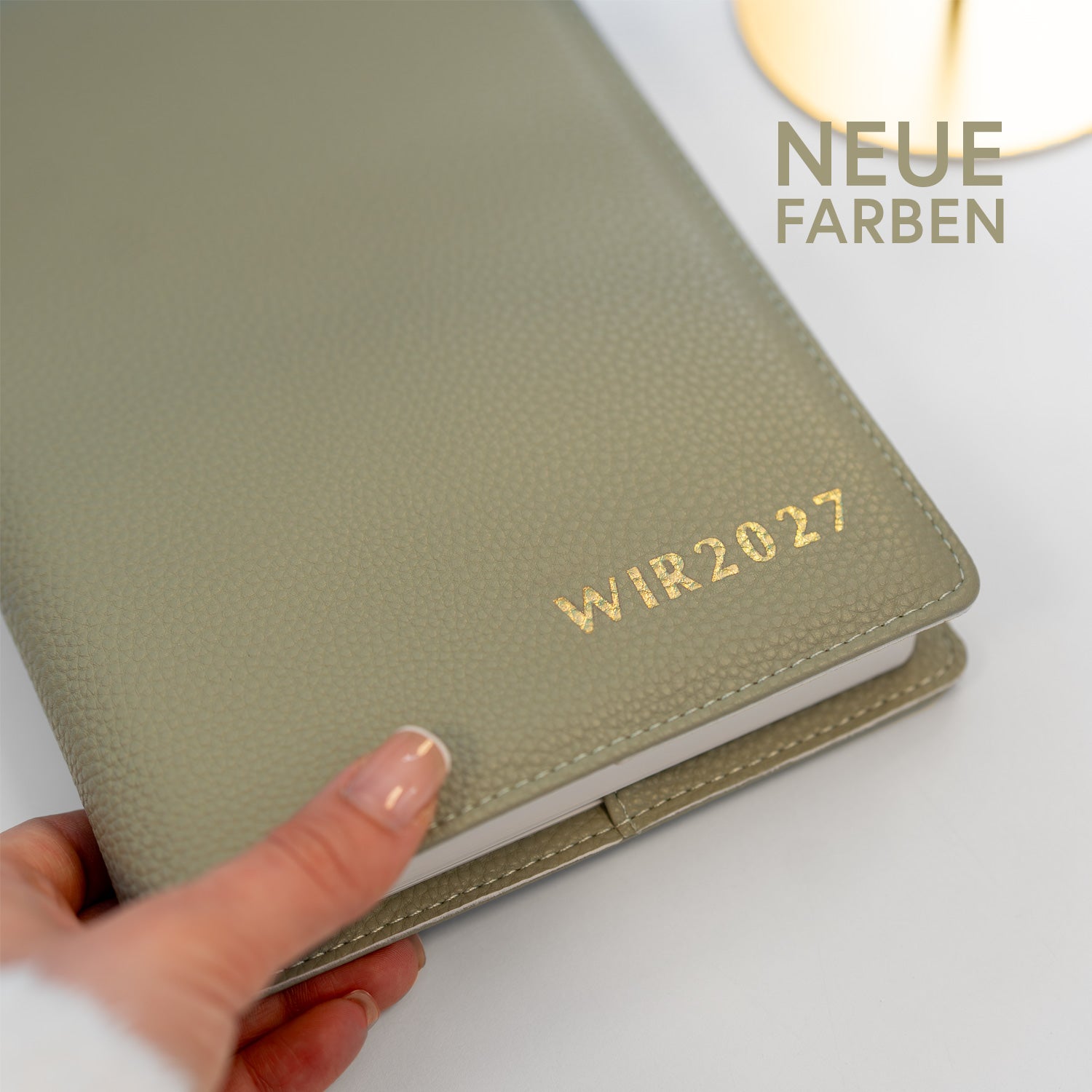 Buchhülle mit horizontaler Prägung