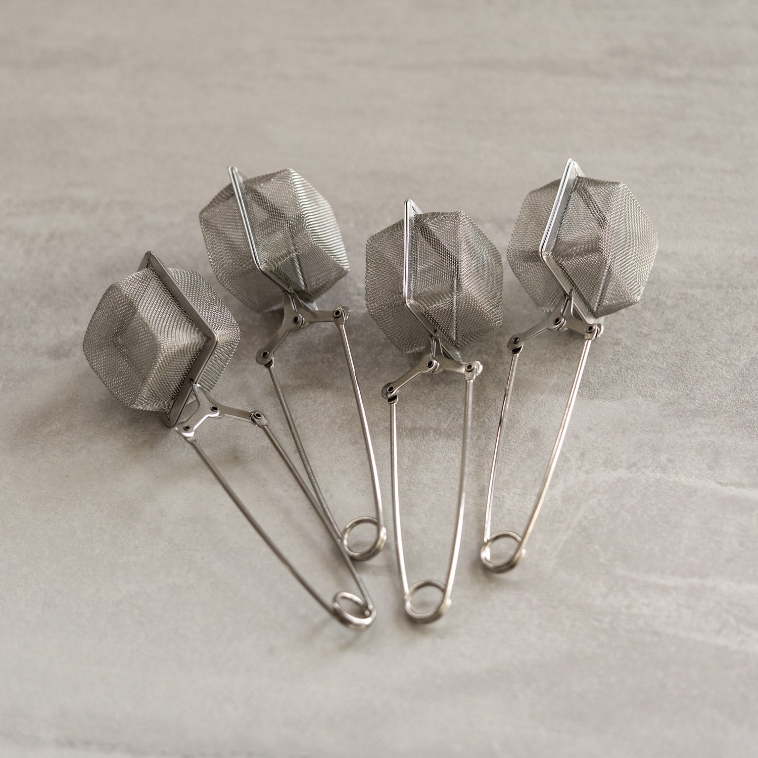 Mesh-Teefilter mit Feder-Öffnung
