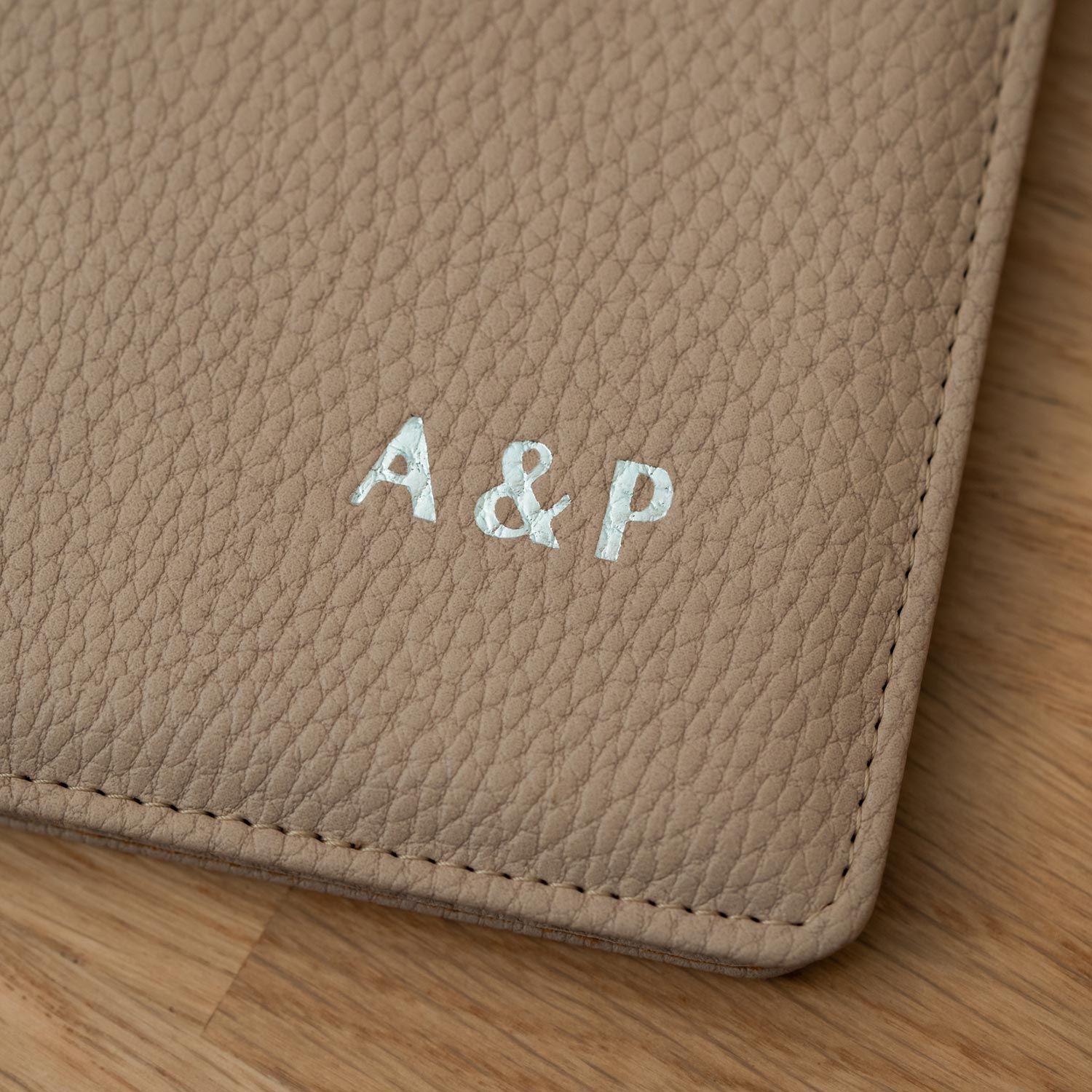 Buchhülle mit individueller Prägung