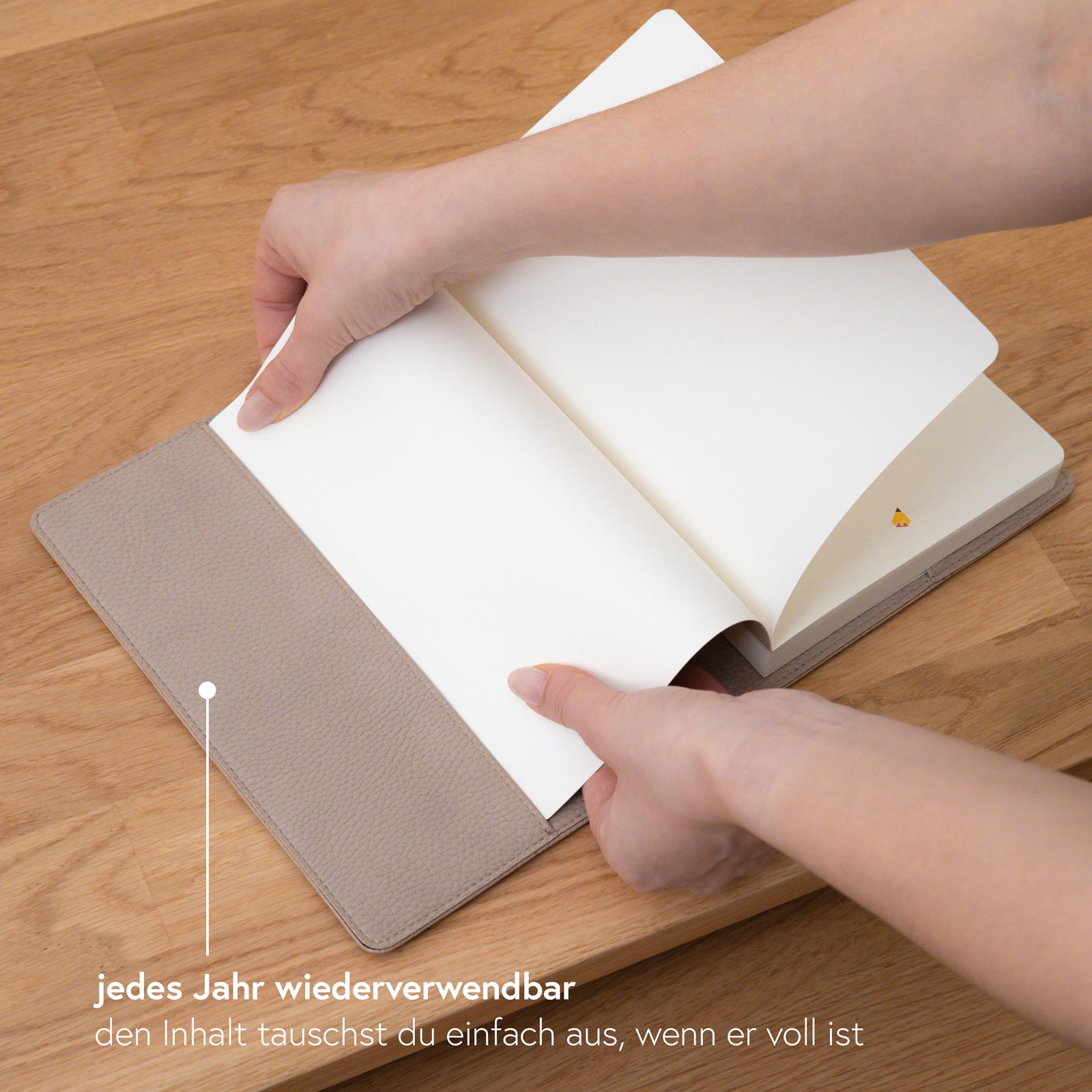 Buchhülle mit horizontaler Prägung