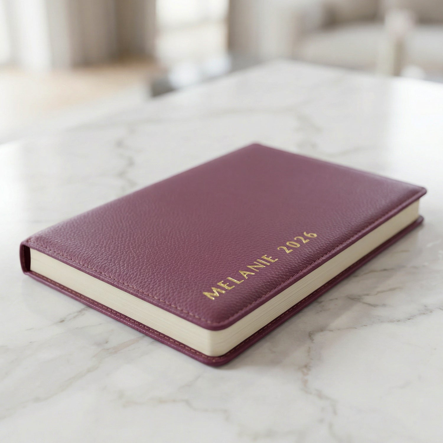 Buchhülle mit vertikaler Prägung